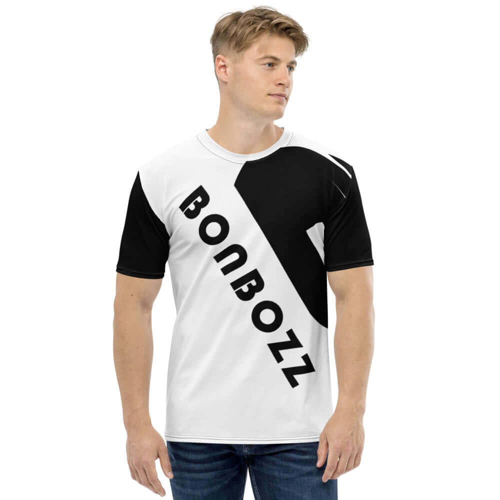 Model wearing Herren-T-Shirt N°0, white and black design, smooth and comfortable cotton-polyester jersey, non-fading fabric.