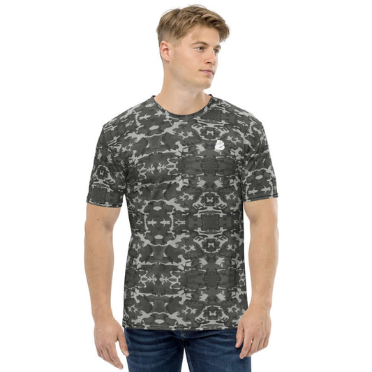 Man wearing Herren-T-Shirt N°17 in black and gray pattern, showcasing smooth and comfortable premium jersey fabric with four-way stretch.