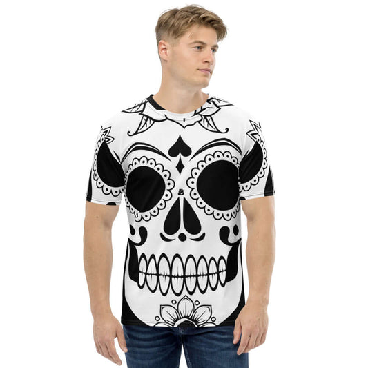 Man wearing Herren-T-Shirt N°18 with black and white skull design, made from smooth, comfortable cotton-polyester jersey.