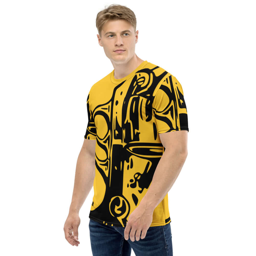 Herren-T-Shirt N°11 in vibrant yellow and black abstract design, showcasing four-way stretch and premium knit fabric for comfort.