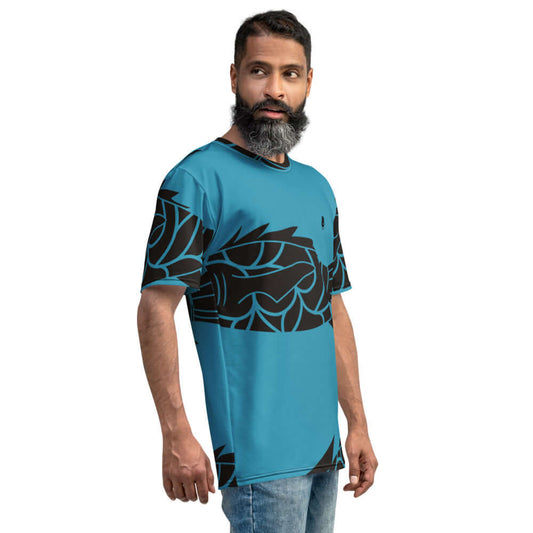 Mann trägt Herren-T-Shirt N°2 in Blau mit Muster, super glatt und bequem aus Baumwoll-Polyester-Jersey