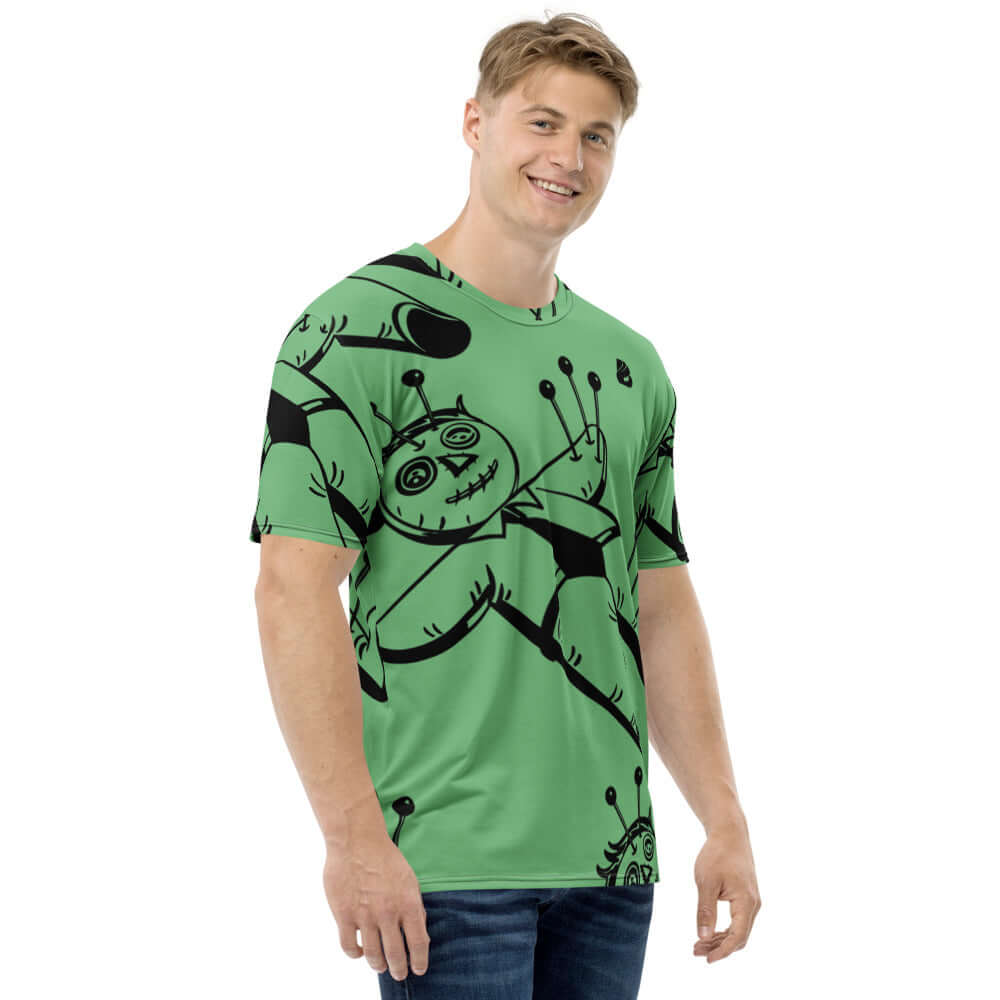 Model wearing Herren-T-Shirt N°12, featuring a green design with cartoon graphics, showcasing four-way stretch fabric for comfort and style.