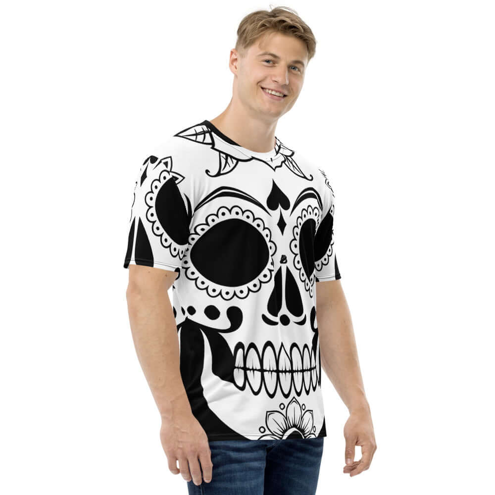Man wearing Herren-T-Shirt N°18 with black skull design, showcasing the smooth, comfortable fabric and regular fit.