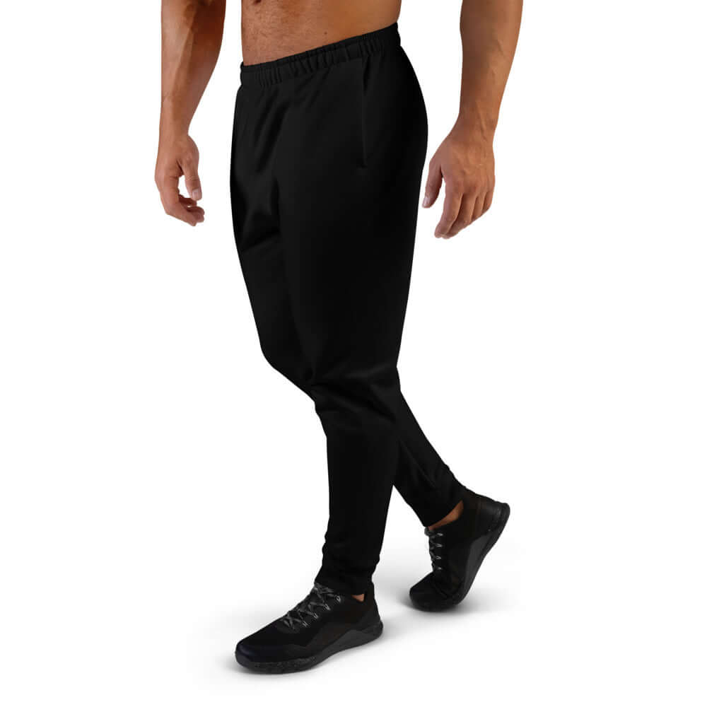 "Herren-Jogginghose N°4 in Schwarz, weiche Baumwollmischung, ideal für Sport und Freizeit. Enganliegend mit gebürstetem Fleece-Innenfutter."