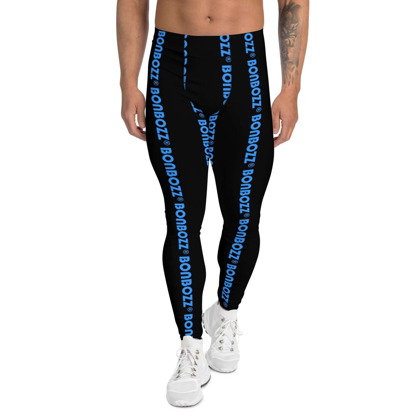 Man wearing Herren-Leggings N°4 in black with blue text, perfect for versatile activities with its soft, stretchy fabric.