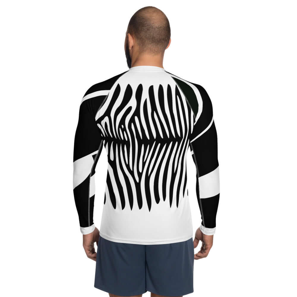 Back view of a Herren-Rash-Guard N°2 with black and white design, long sleeves, worn by a person, showcasing ergonomic seams for protection.