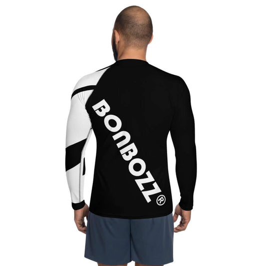 Herren-Rash-Guard N°5 in black and white with ergonomic seams, long sleeve design, rear view on model. Ideal for sport protection.