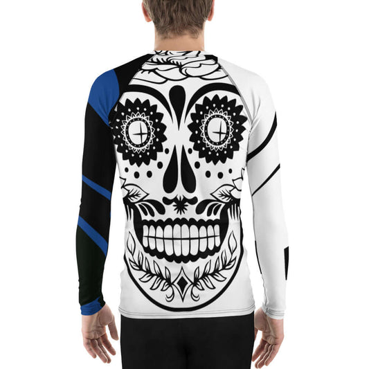 Back view of Herren-Rash-Guard N°20 with artistic skull design, long sleeves, stretchy polyester fabric, ideal for protection and comfort.