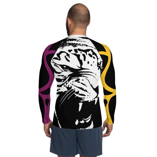 Back view of man wearing Herren-Rash-Guard N°21 with tiger design and colorful sleeves, ideal for sun and wind protection during sports.