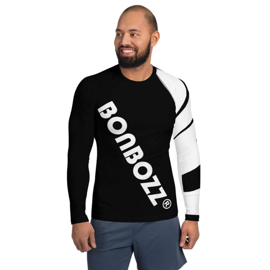 Man wearing Herren-Rash-Guard N°5, black and white long sleeve rash guard with ergonomic seams and comfortable fit, by Bonbozz.