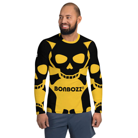 Man wearing Herren-Rash-Guard N°8, black and yellow skull design, long sleeves, sportswear for sun and weather protection.