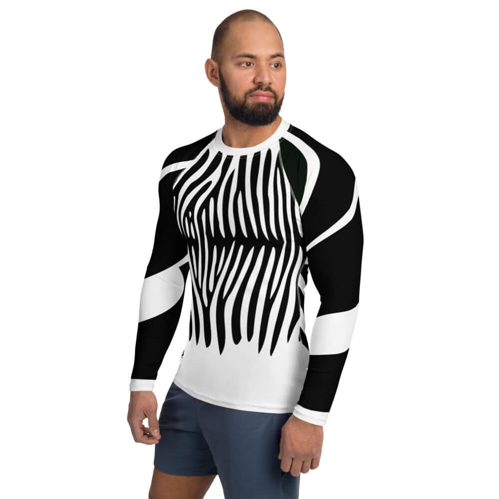 Man wearing Herren-Rash-Guard N°2 in a stylish black and white design, perfect for sun protection and sports activity.
