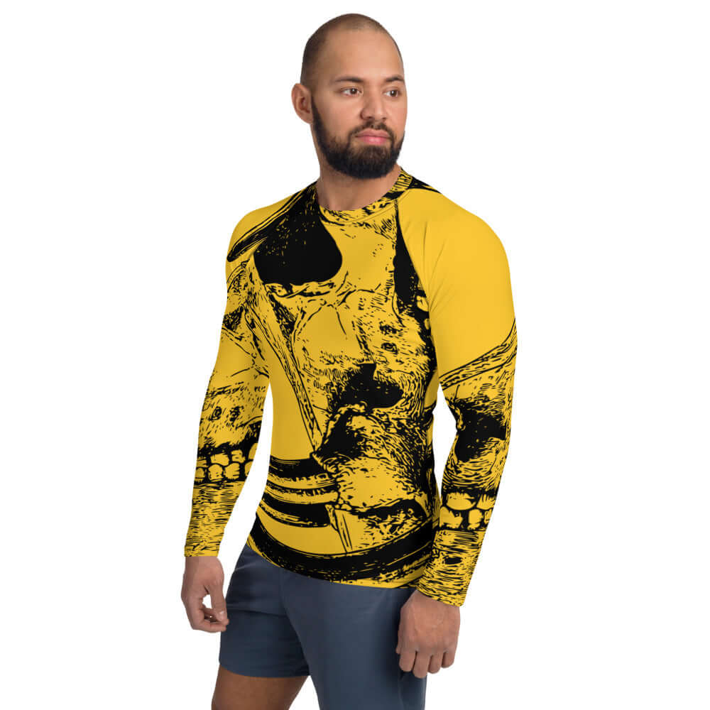 Model wearing Herren-Rash-Guard N°6, long-sleeve yellow and black rash guard, ideal for sun protection and sports performance.