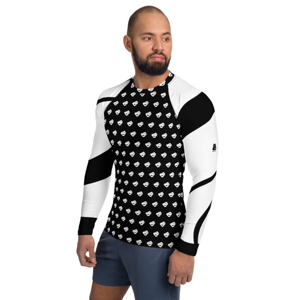 Herren-Rash-Guard N°7 modeled, stylish black and white design, perfect for sun and weather protection.