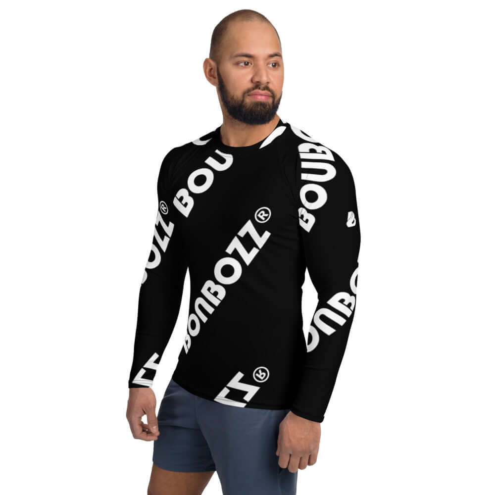 Herren-Rash-Guard N°10 in black with bold white patterns, designed for sun and weather protection with ergonomic fit for sporty activities.