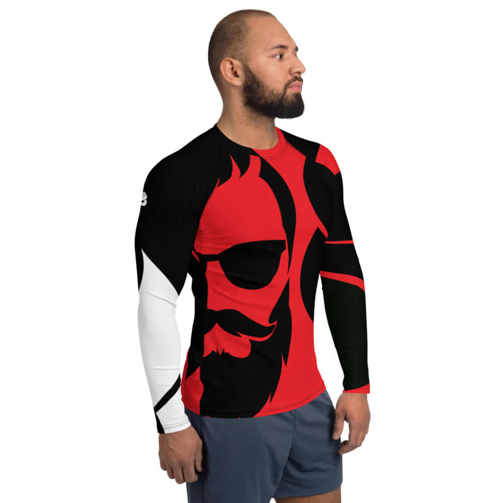 Man wearing Herren-Rash-Guard N°19 in black and red with graphic design, ideal for sun and wind protection during sports activities.