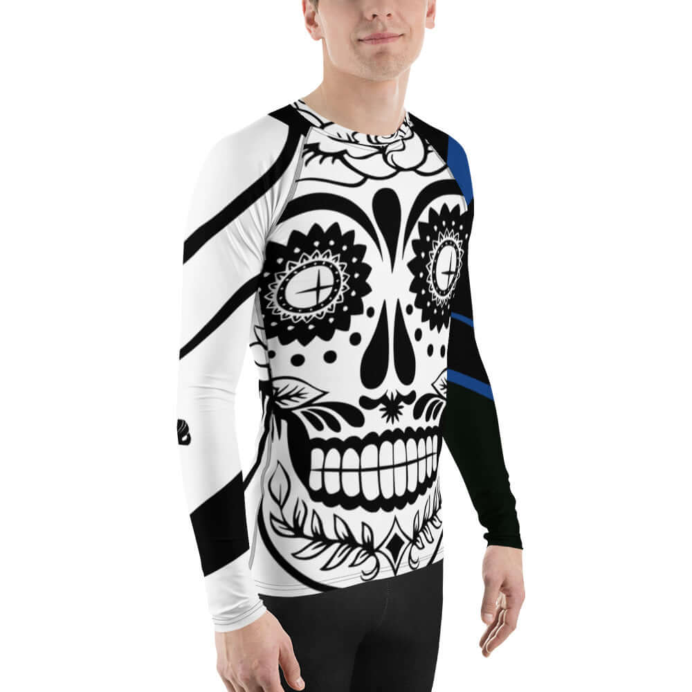 Herren-Rash-Guard N°20, stylish long-sleeve rash guard with black and white skull design, providing UV protection and comfort for outdoor sports.