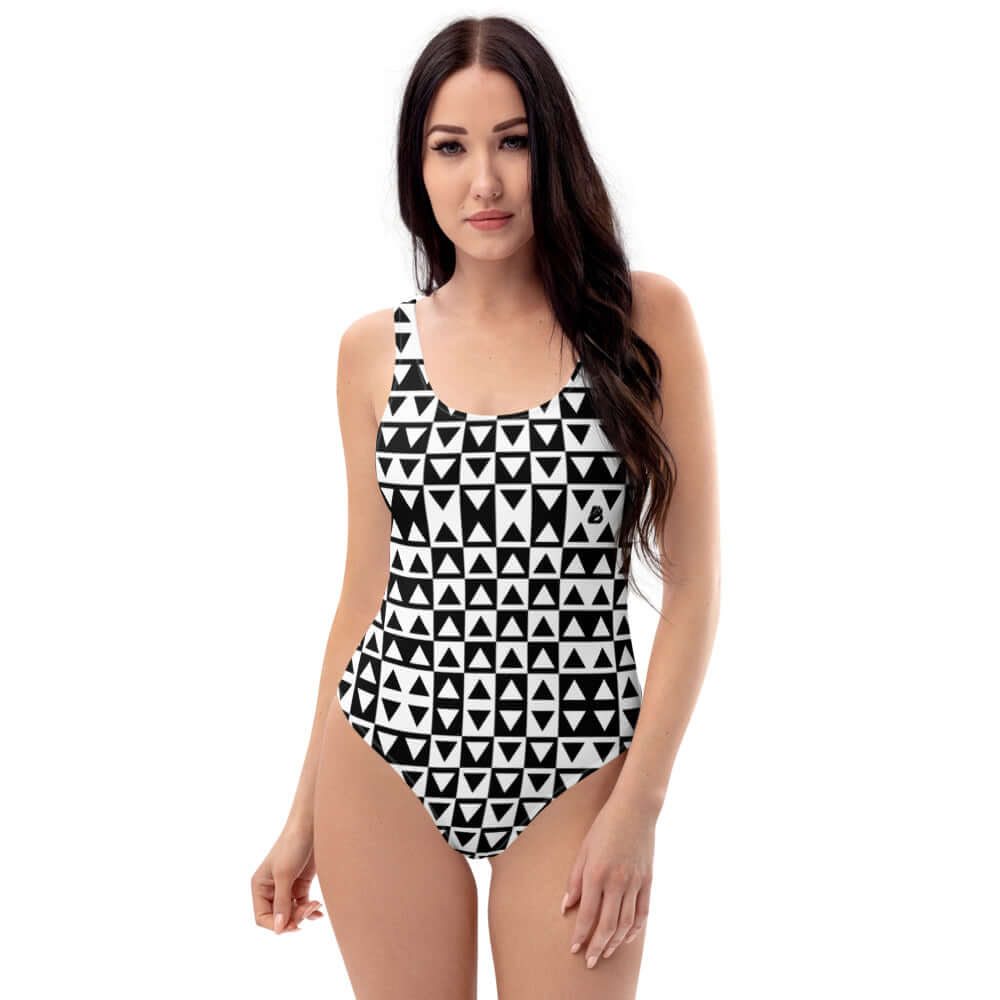 Woman wearing Einteiliger Badeanzug N°4 with black and white geometric pattern, flattering swimwear for beach and pool