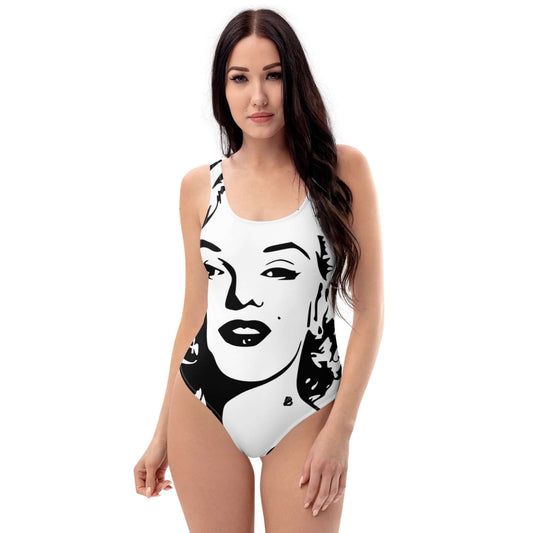 Einteiliger Badeanzug N°12, glatter Stoff, schmeichelhaftes Design, für alle Figuren, freche Passform, U-Ausschnitt vorn und hinten.