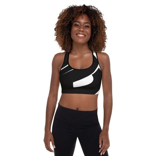 Frau trägt Gepolsterter Sport-BH N°0, ideal für Workouts, bequem und feuchtigkeitsabsorbierend.