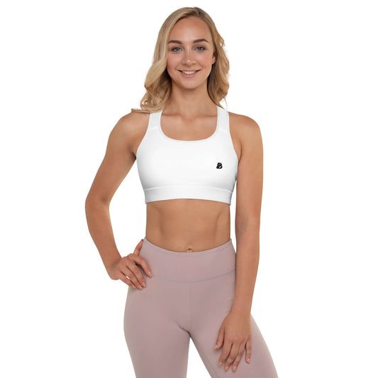 Model wearing white Gepolsterter Sport-BH N°4, featuring soft, moisture-wicking fabric for workouts and removable padding for support.