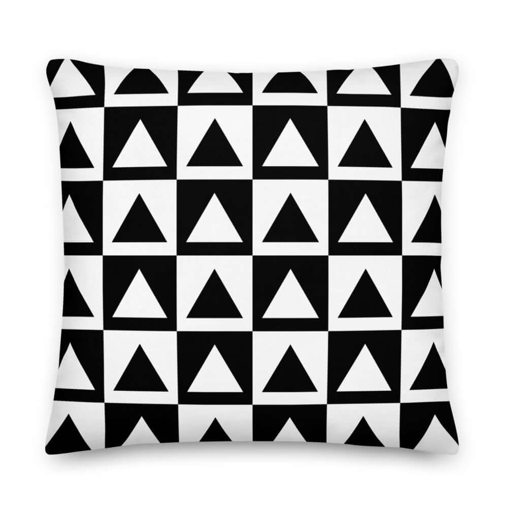Premium-Kissen N°2 with geometric black and white triangle pattern, perfect for adding color and luxury to any room.
