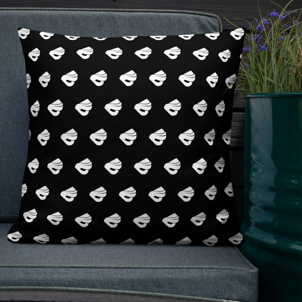 Premium-Kissen N°0 with a modern black and white pattern, enhancing home decor with luxurious touch and stability.