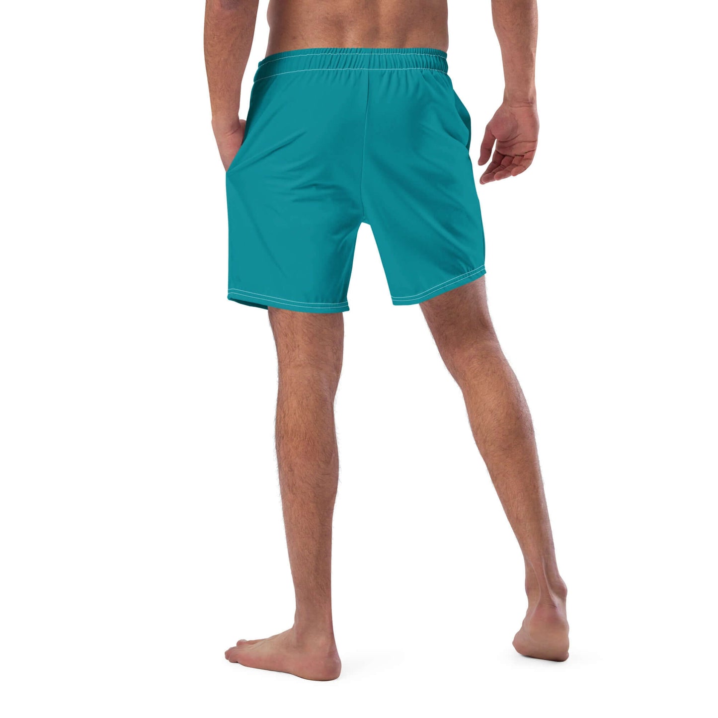 Hinteransicht eines Mannes in Herren-Badehosen N°10, schnell trocknend mit Taschen, ideal für den Sommer, 91% recyceltes Polyester.