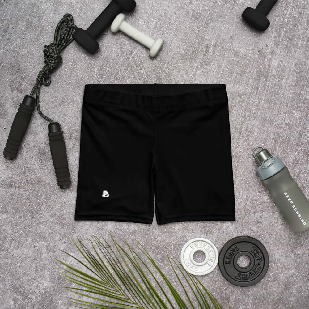 Shorts N°0 in black with gym equipment, featuring four-way stretch and microfiber fabric for optimum comfort and flexibility.