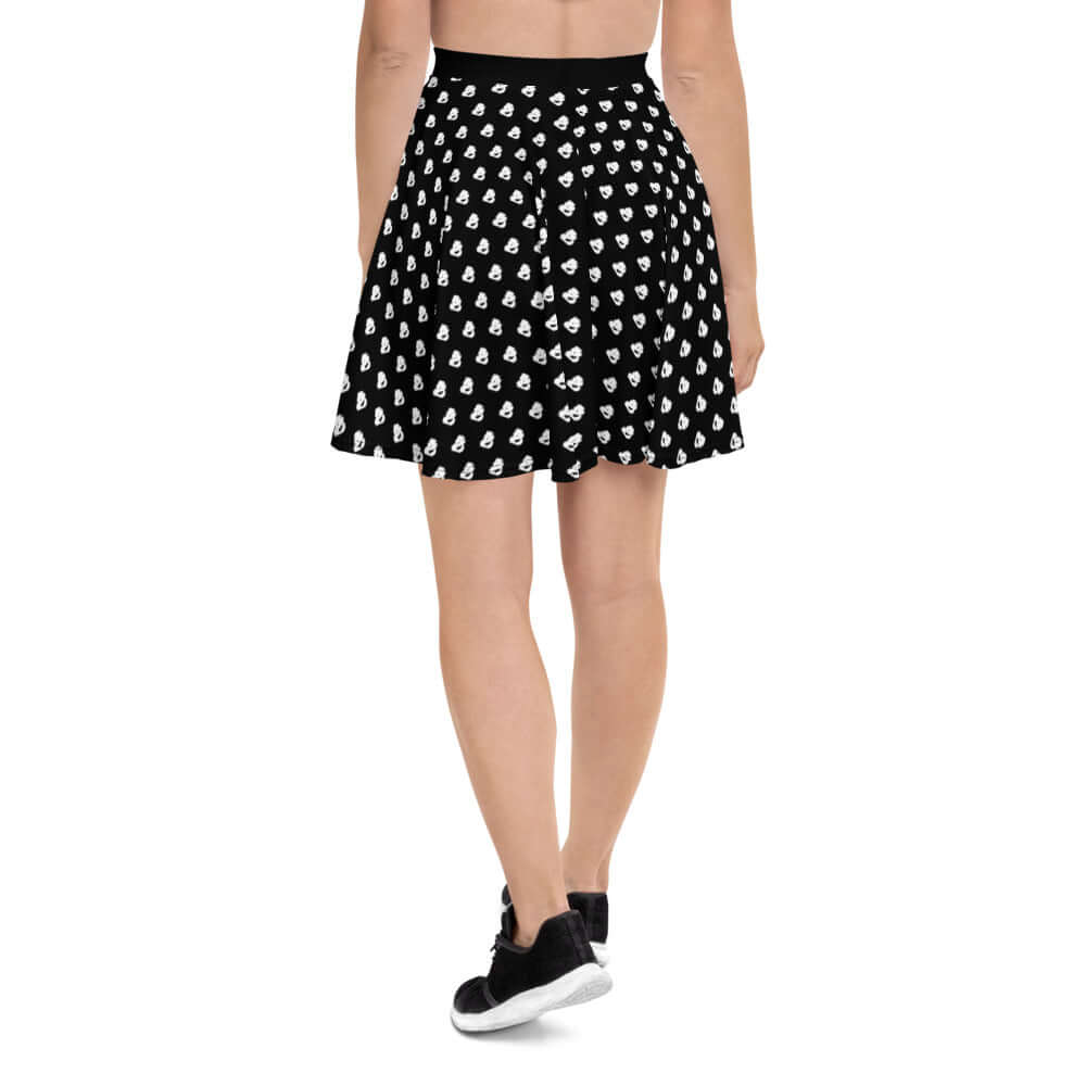 Back view of woman wearing Skater-Rock N°1 with black and white pattern. Features flared cut, soft fabric, and elastic waistband.