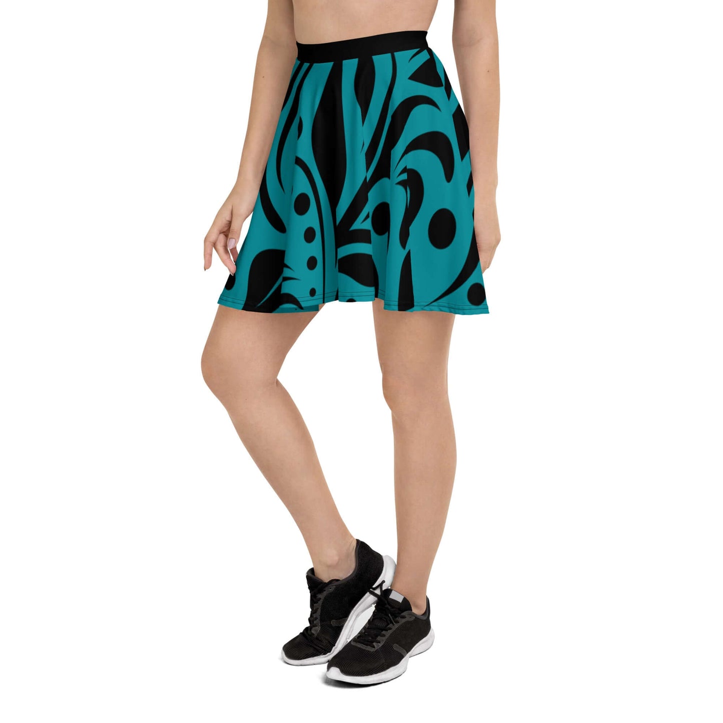 Woman wearing Skater-Rock N°8 in teal with black abstract pattern, featuring an elastic waistband and smooth fabric. Ideal for any body type.