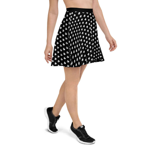 Skater-Rock N°1 - black and white patterned skirt, mid-thigh length, elastic waistband, comfortable fit, flattering silhouette.