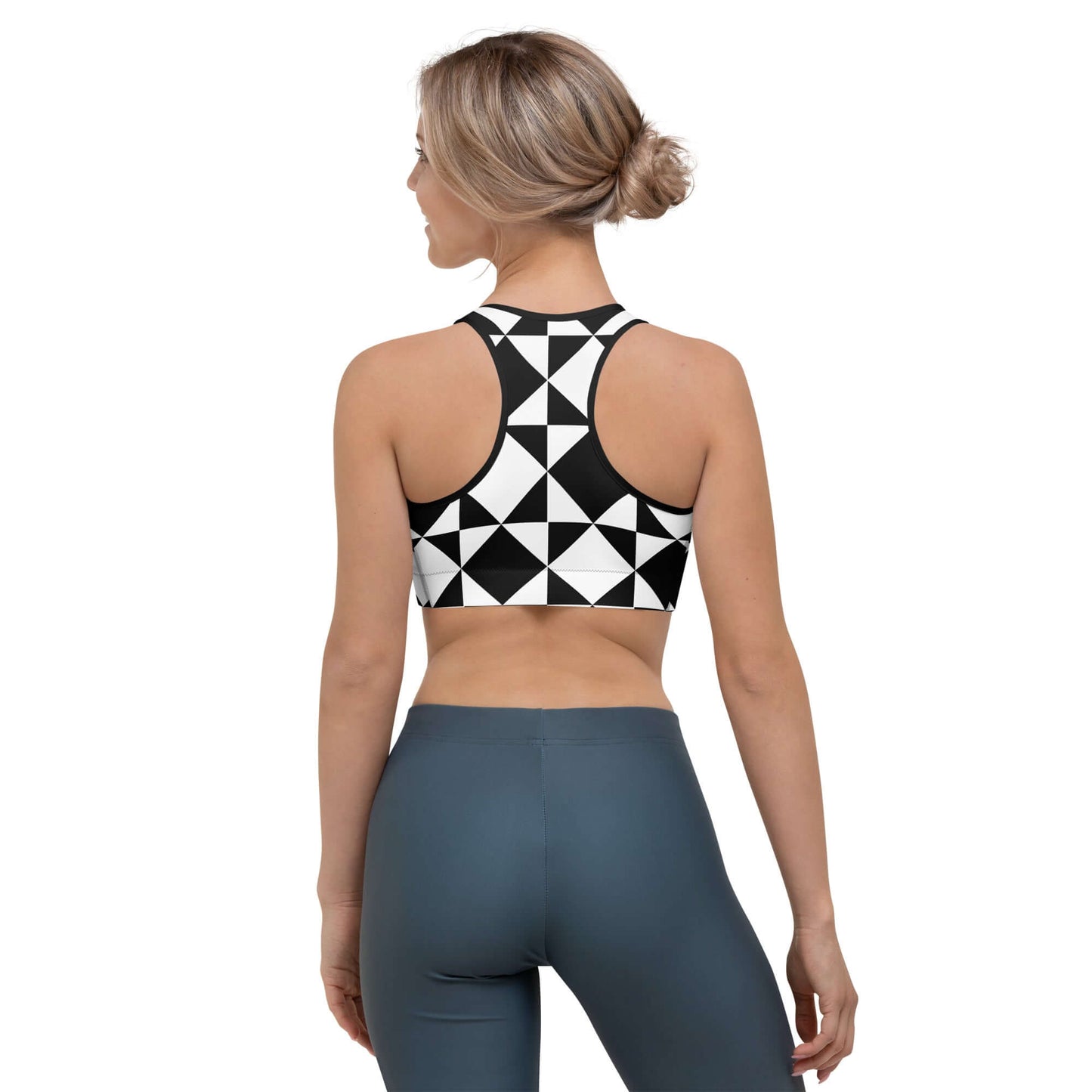 Sport-BH N°6 in geometric pattern, moisture-wicking material, supportive straps, double-layered front for exercise comfort.