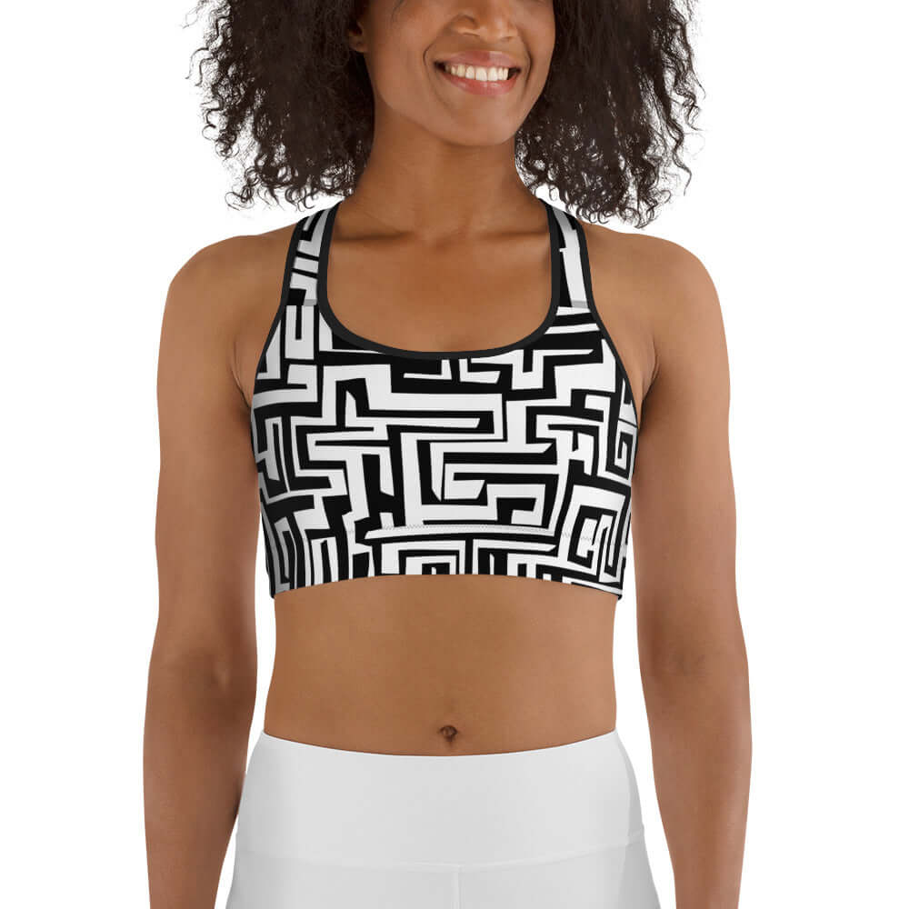 Sport-BH N°8 in geometrischem Design, ideal für leichtes Training, feuchtigkeitsabsorbierend und stützend mit breitem Gummiband.