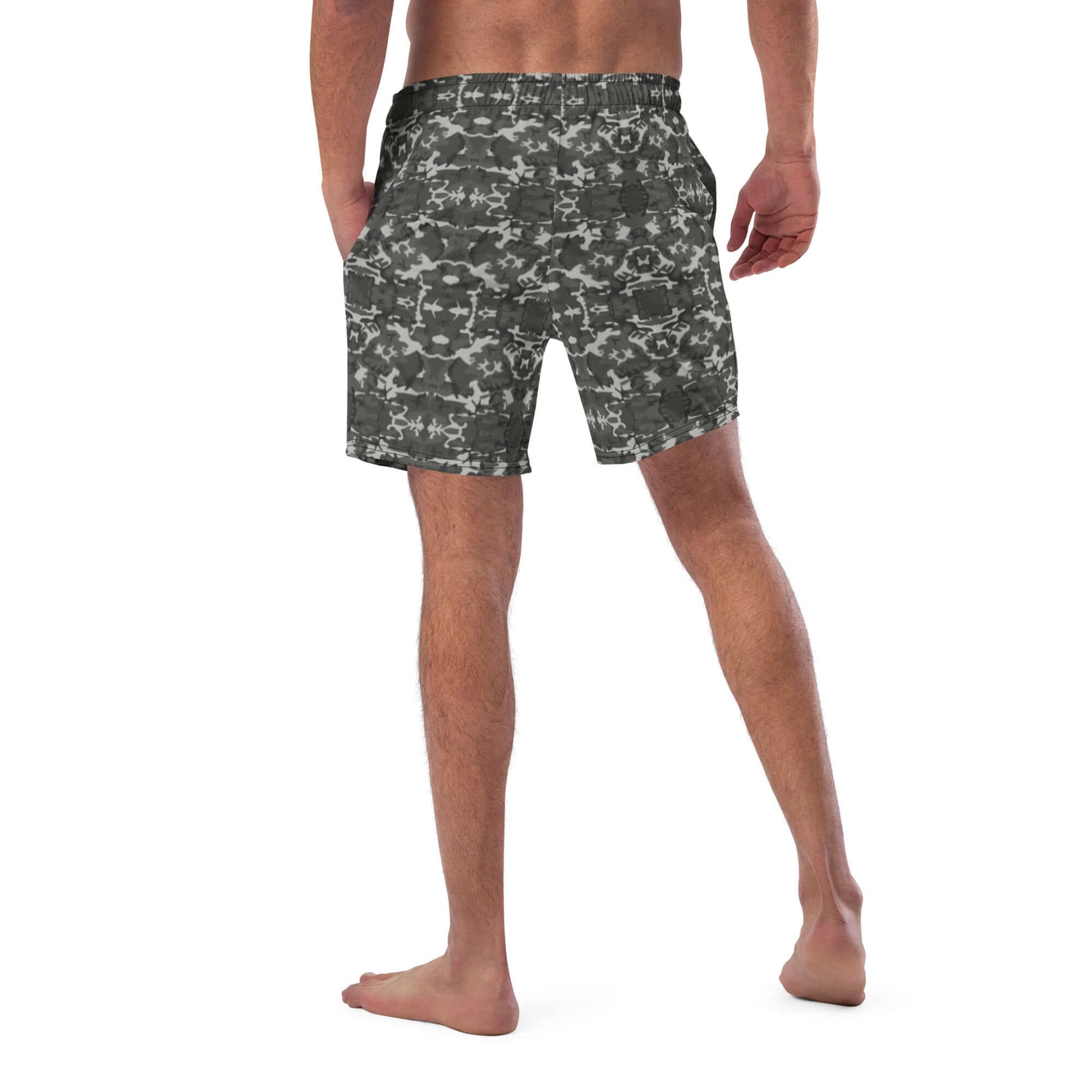 Herren-Badehosen N°2 in camouflage pattern for men's summer wear, quick-drying and breathable with multiple pockets, back view