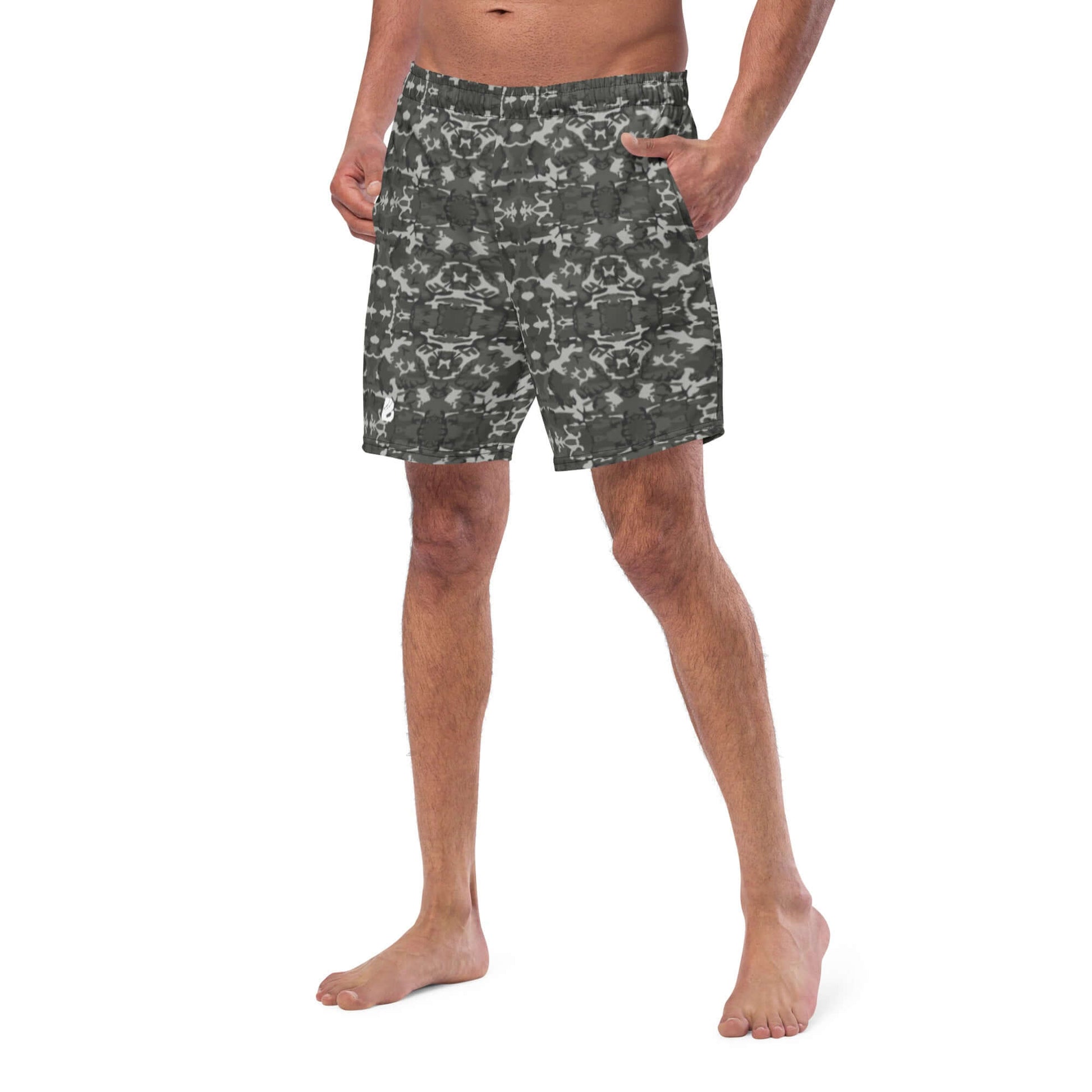 Herren-Badehosen N°2 in black camo pattern, featuring quick-dry, breathable fabric with multiple pockets and silky inner lining.