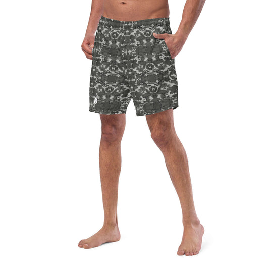 Herren-Badehosen N°2 in black camo pattern, featuring quick-dry, breathable fabric with multiple pockets and silky inner lining.