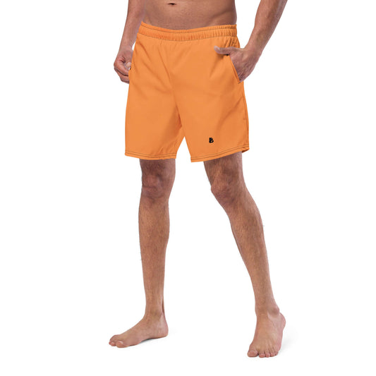 Man wearing Herren-Badehosen N°7 orange shorts with pockets, quick-drying and breathable, ideal for summer.