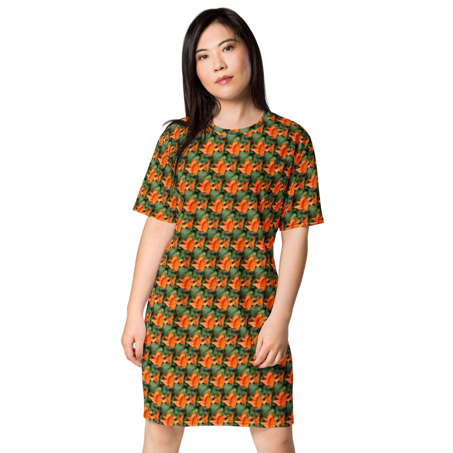 Woman wearing T-Shirt-Kleid N°1 with a colorful pattern, showcasing casual street style and oversized comfort.