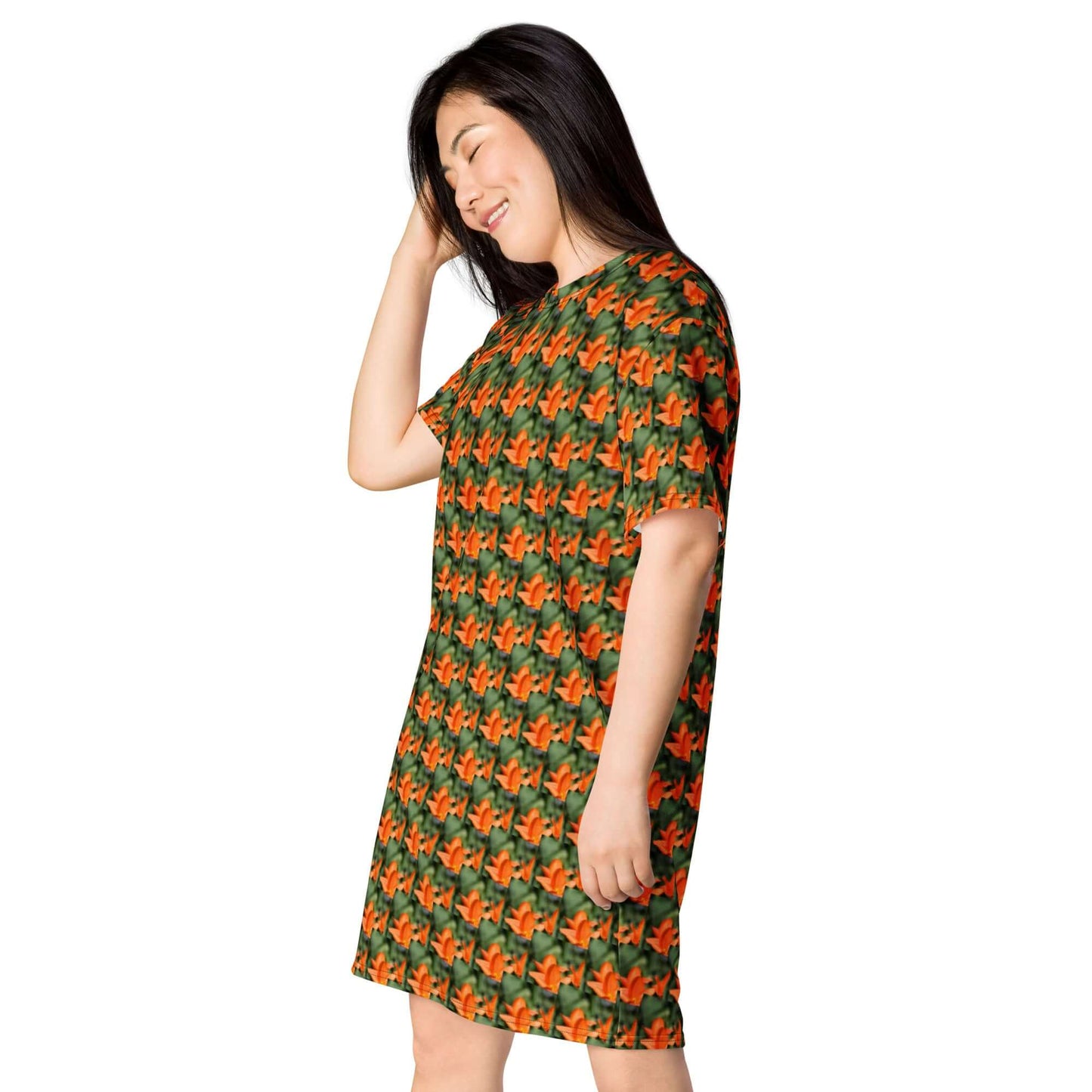 Woman wearing colorful T-Shirt-Kleid N°1 dress with an orange and green pattern