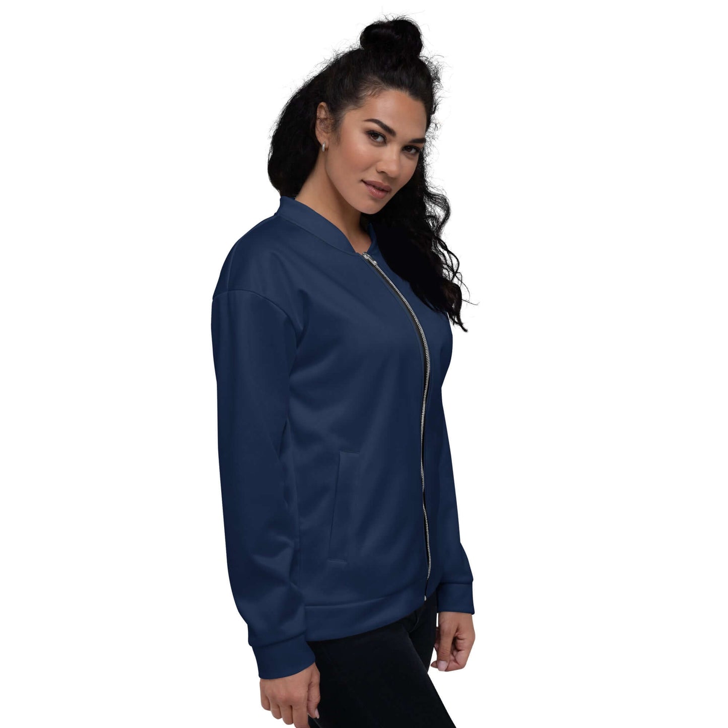 Model wearing Unisex Bomberjacke N°42 in navy blue, showcasing its relaxed fit and stylish design, paired with casual attire.