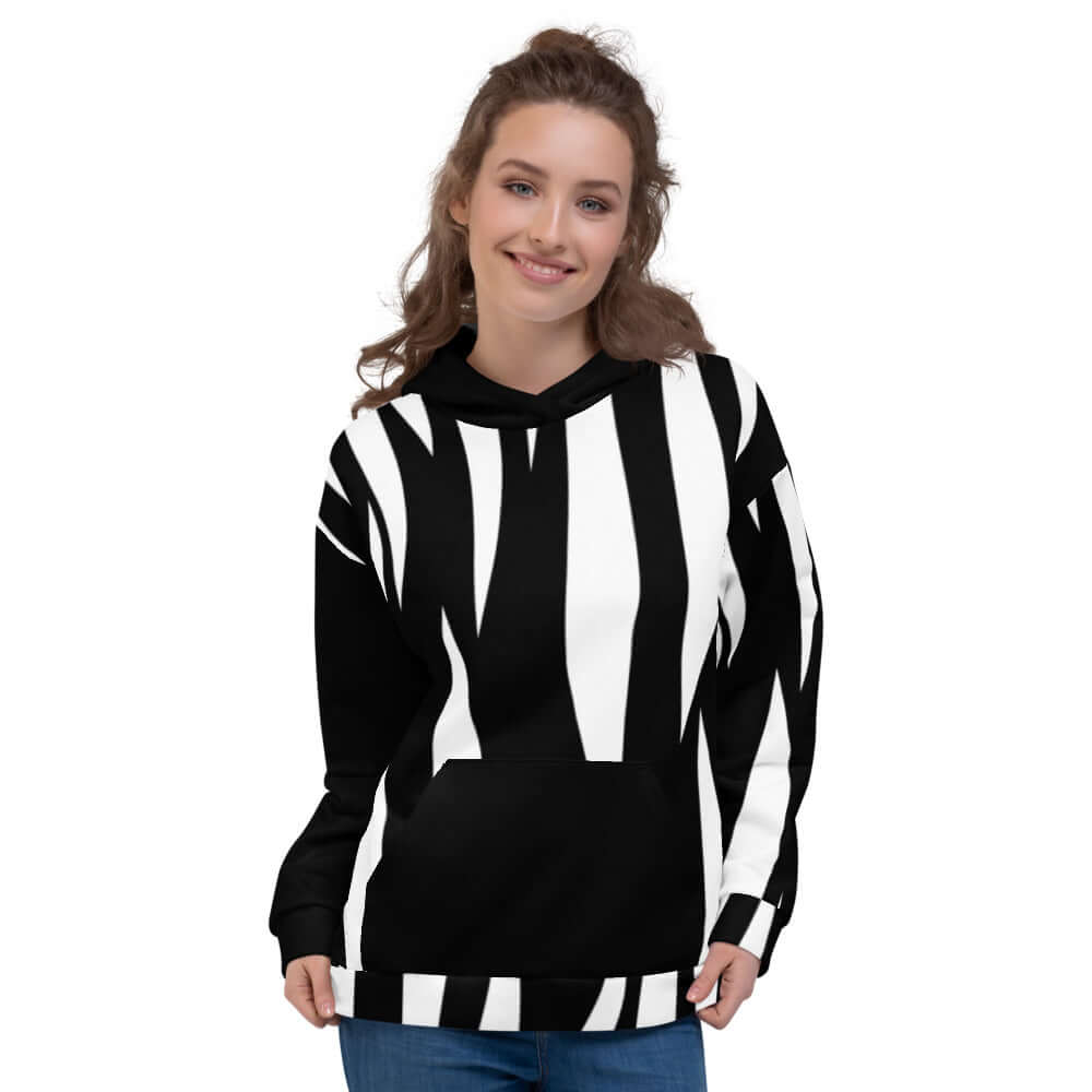 Model wearing black and white patterned Unisex-Kapuzenpullover N°4, showcasing its soft fabric and stylish design.