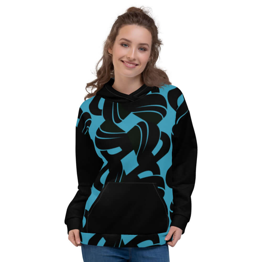 Unisex-Kapuzenpullover N°32 in vibrant print worn by model, exterior soft fabric, cozy brushed fleece interior, ideal for cool evenings.