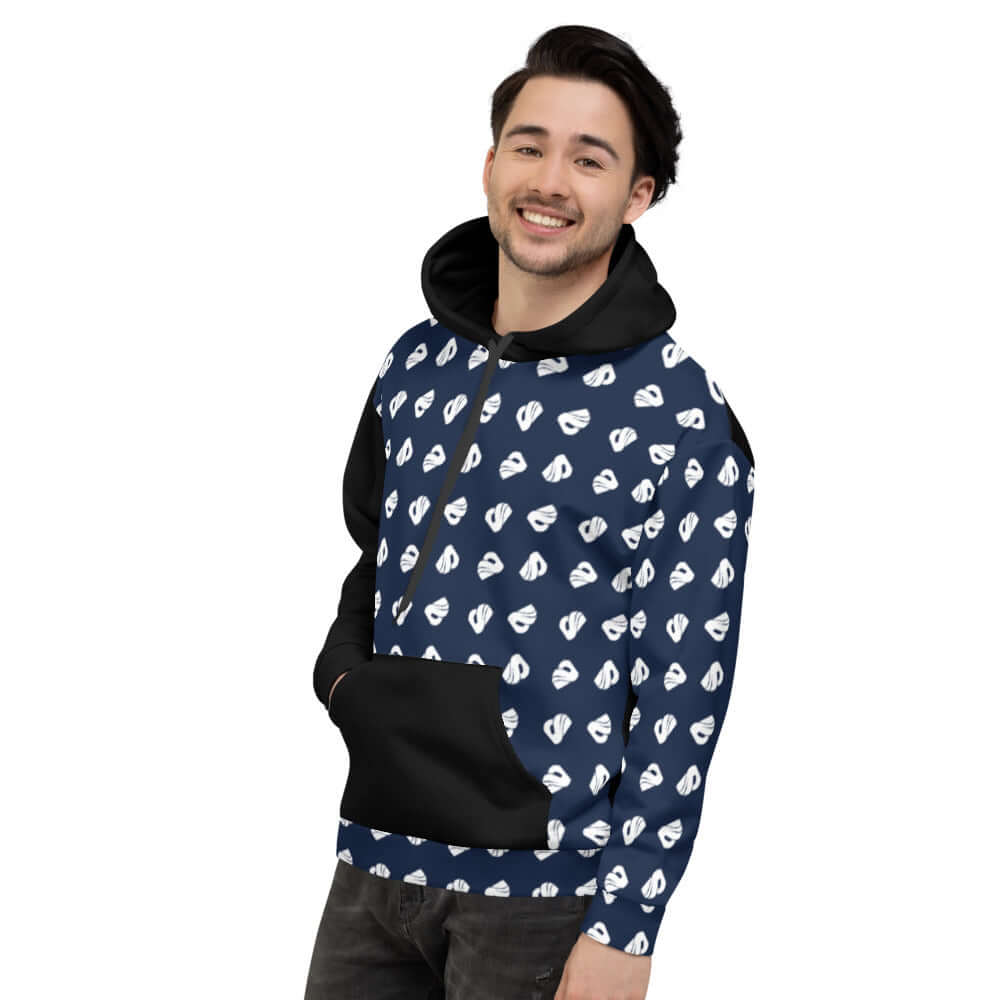 Model wearing Unisex-Kapuzenpullover N°7 with vibrant print, featuring navy and white pattern, perfect for cool evenings.