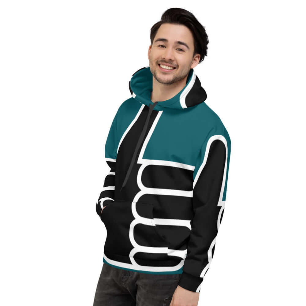 Unisex-Kapuzenpullover N°36 mit lebendigem Druck, weichem Stoff, ideal für kühle Abende, seitlich dargestellt an einem jungen Mann.