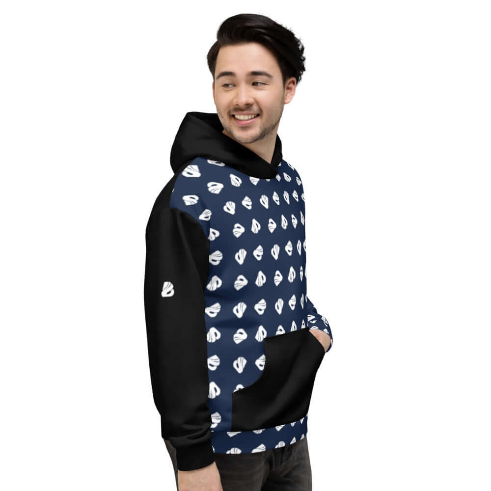 Model wearing Unisex-Kapuzenpullover N°7 with vibrant print and cozy brushed fleece interior, perfect for cool evenings.