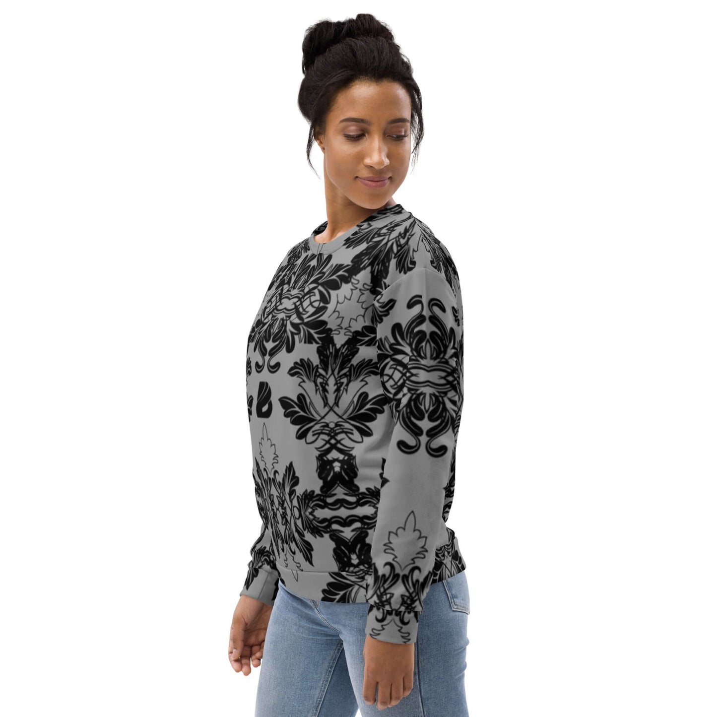 Unisex-Pullover N°28 with intricate black design, worn by a woman, showcasing a stylish look and comfortable fit.