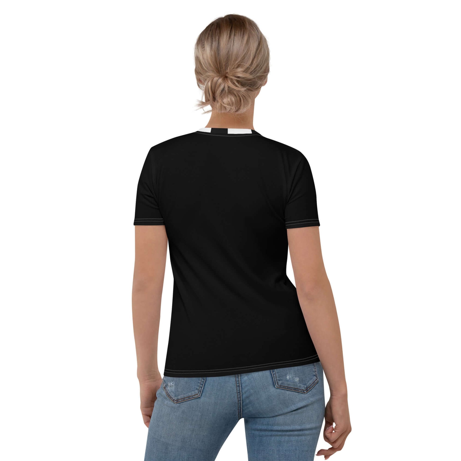 Rückansicht des Damen-T-Shirt N°10 in Schwarz, glattes Baumwoll-Polyester-Jersey, bequem mit Vier-Wege-Stretch, getragen von einer Frau.