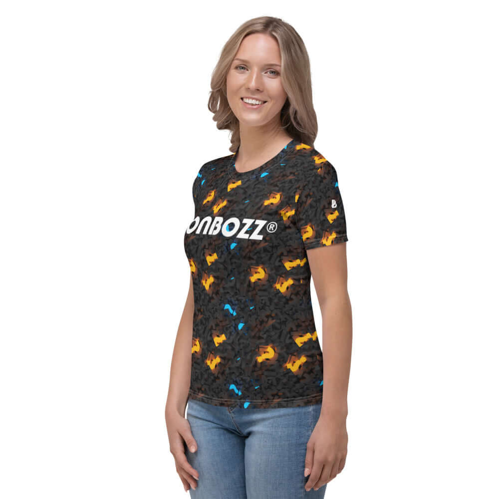 Woman wearing Damen-T-Shirt N°1 with colorful print, showcasing comfortable four-way stretch fabric and premium knit jersey.