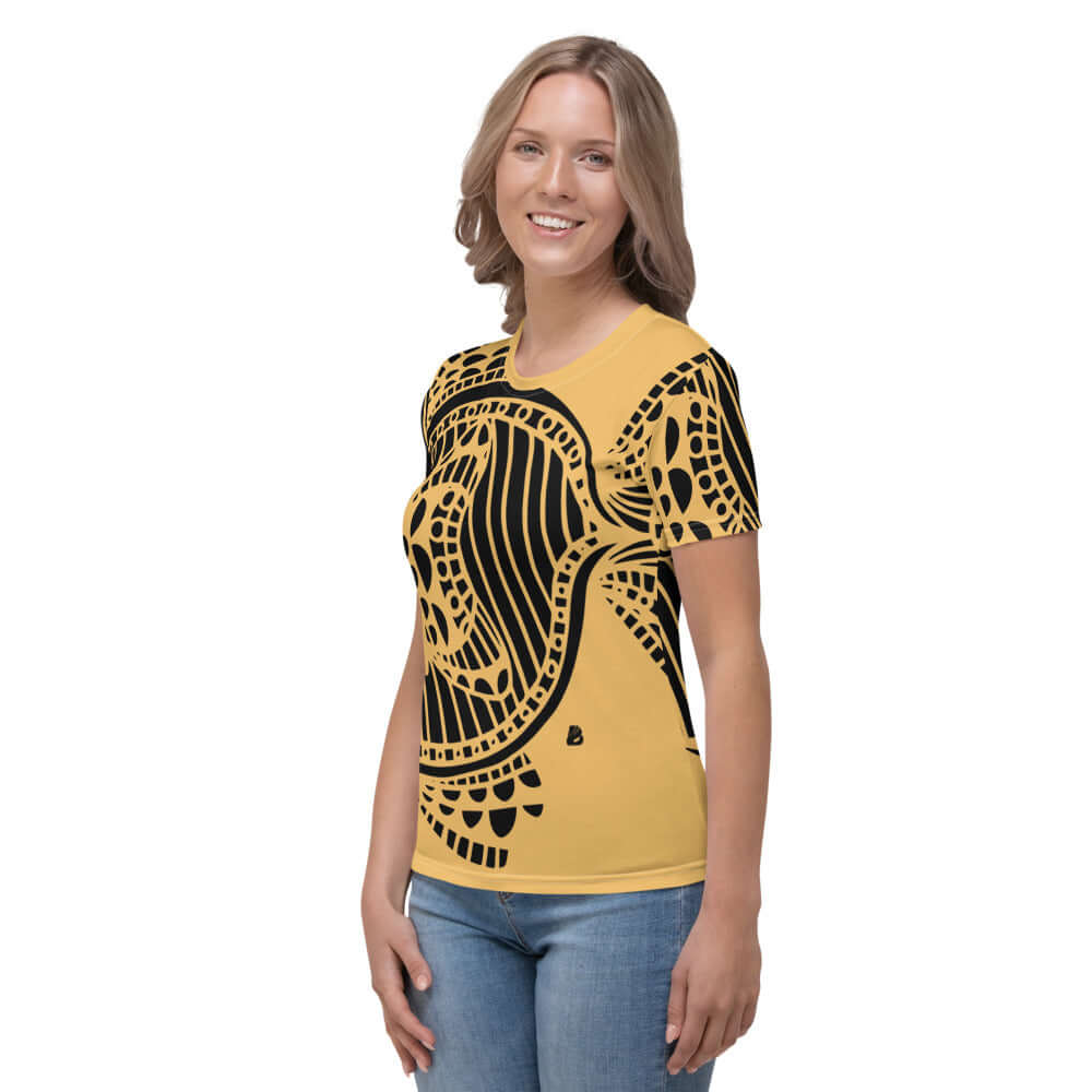 Woman wearing Damen-T-Shirt N°2 in yellow with a bold black graphic design, showcasing comfortable fit and vibrant colors.
